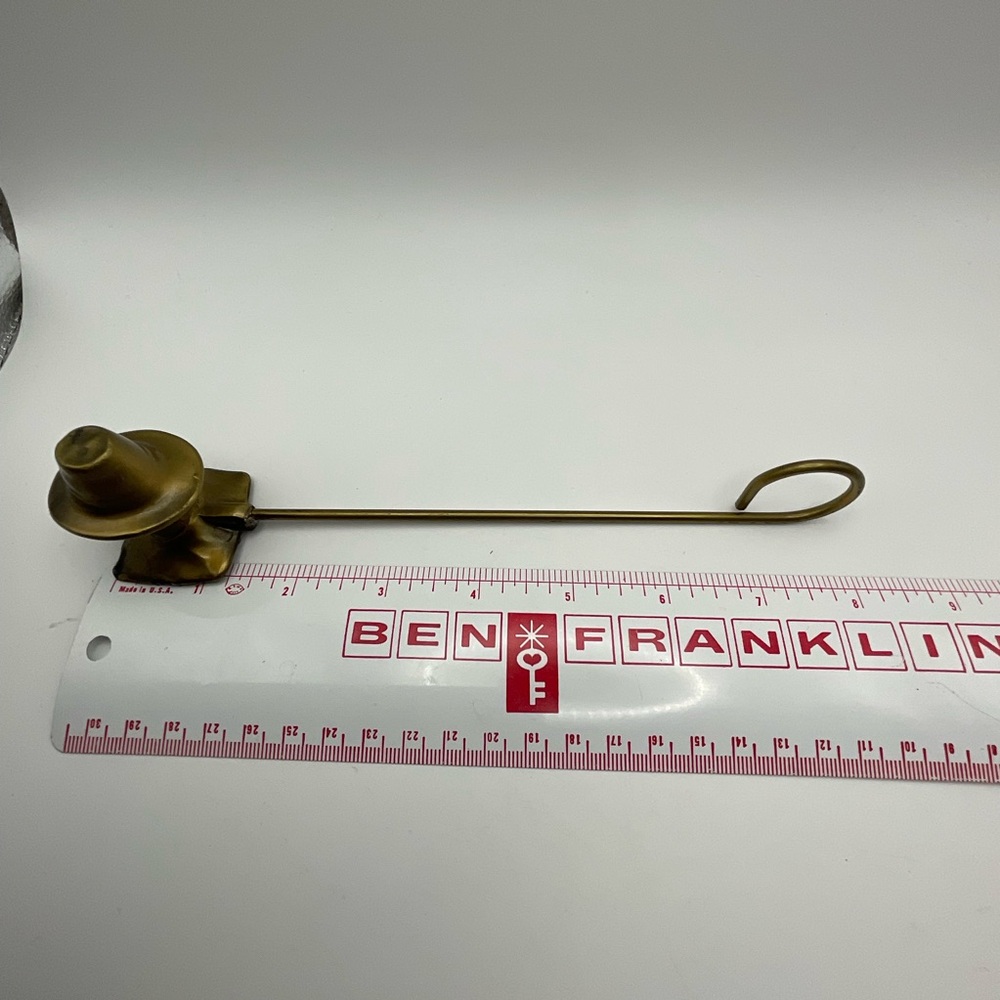 Vintage Brass Pilgrim Head Candle Snuffer Colonial Man Hat Long Handle - Picture 7 of 7